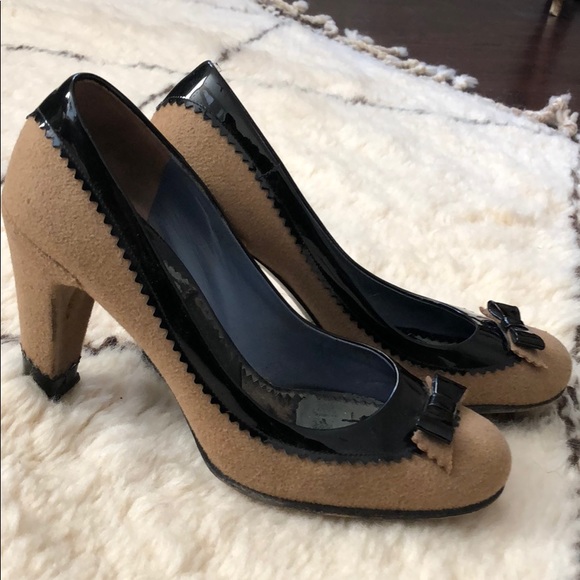 Marc Jacobs Tan Felted shoe wPatent Leather Detail - Picture 3 of 8